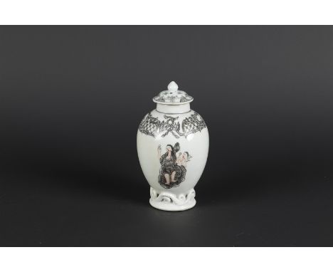 A porcelain Encre de Chine tea caddy with Chine de Commande figure decoration. China, Yongzheng.H.: 13 cm. 