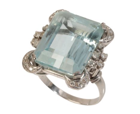 AN AQUAMARINE AND DIAMOND RING the aquamarine approx 16.37mm x 13.11mm, each corner is a crescent panel set with three diamon