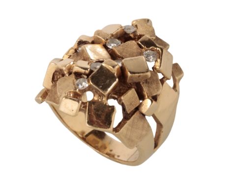 A MODERNIST GOLD AND DIAMOND RING abstract design, scattered with seven round-cut diamonds, ring size R-S, approx 15.3grams t