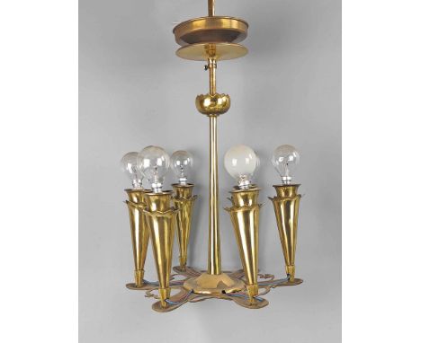 Art Deco Messing Lampe Messing poliert, 6-flammige Hänge-Lampe mit tütenförmig hochstehenden gelappten Blütenkelchen, die die