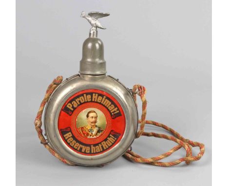Reservistenflasche flachrunde Glasflasche mit Zinn-Rahmung und -Schraubkappe sowie -deckel, dieser als Trinkgefäß mit plastis