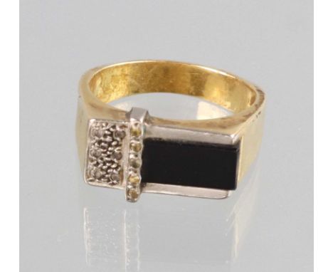 Art Deco Onyx Ring - GG 585 Gelbgold 585 (14 Karat), nicht punziert, fachmännisch geprüft, ca. 3,9 Gramm, der leicht hochgezo