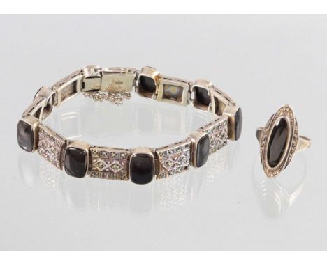 Art Deco Onyx Armband und Ring das Armband ist punziert Silber 935, ca. 34,8 Gramm, im Wechsel mit 8 einzeln in Zarge gefasst