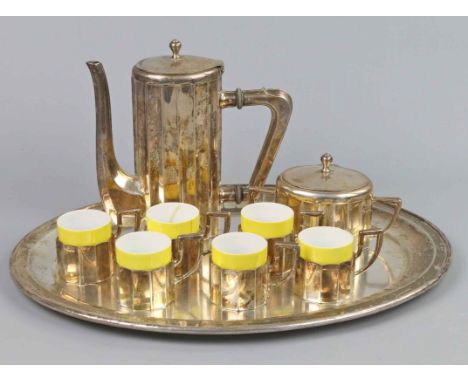 Art Deco Mokkakern mit Porzellaneinsätzen Metall versilbert, punziert Argentor, ovale Zylinderform umlaufend facettiert, dabe