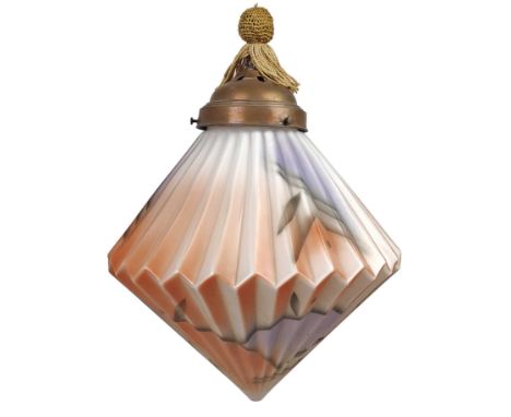 Art Deko Deckenlampe 1930er Jahre weißopaker doppelkonischer versetzt gearbeiteter Faltenglasschirm, rosenholz und graufarben
