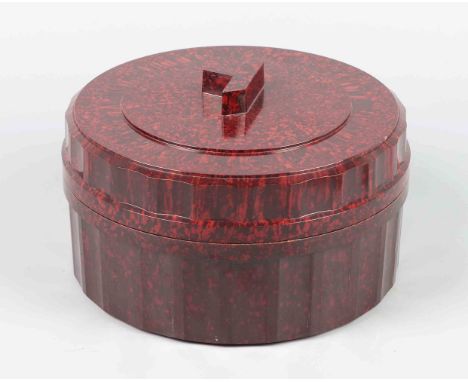 Französischer Art Deco Joghurtbereiter *Yalacta* Set bestehend aus einem dunkelrotbraunen Bakelit Gehäuse in flacher umlaufen