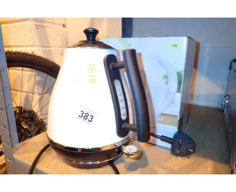 Two kettles and a Russell Hobbs blender  CONDITION REPORT: All electrical items in this lot have been PAT tested for safety a