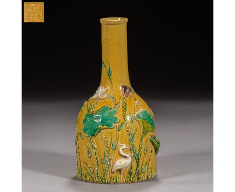 Qianlong style yellow glaze tricolor stick bottle from Qing DynastyW：9cmH：18cm