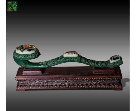 Qianlong style Hetian jasper inlaid with a hundred treasure jade Ruyi from Qing DynastyL：61cmW：12cmWeight：4495g