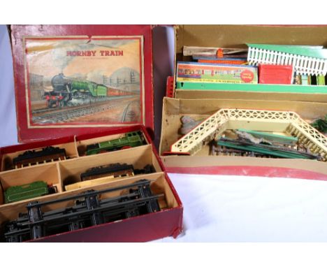 Hornby O gauge tinplate clockwork model railways including passenger train set comprising 0-4-0 tank locomotive and tender 55