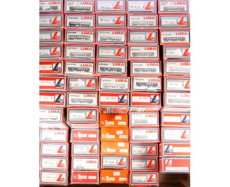 Lima HO gauge model railways comprising 59 carriages and items of rolling stock, each boxed