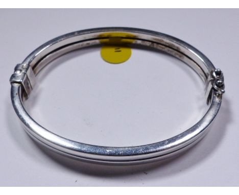 SILVER BANGLE. Sterling silver hinged split bangle