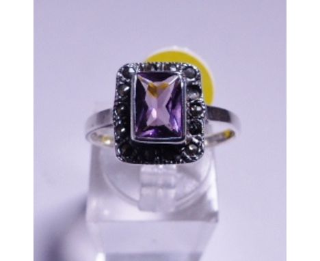 SILVER MARCASITE & AMETHYST RING. Sterling silver marcasite and amethyst solitaire ring, size Q
