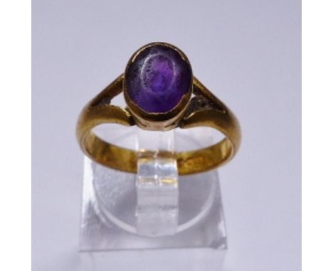 22CT GOLD RING. 22ct gold ring with amethyst stone, size N/O, 4,4g