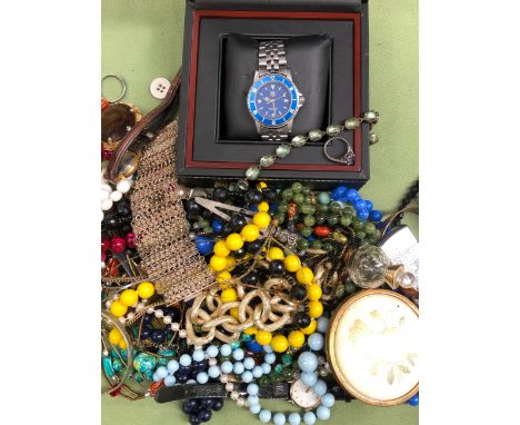 A TAG HEUER WATCH TOGETHER WITH A QUANTITY OF VINTAGE COSTUME JEWELLERY 