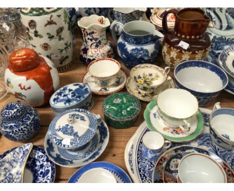 A COLLECTION OF ANTIQUE AND LATER DINNER AND DECORATIVE WARES TO INCLUDE SPODE, LIMOGEF,MASONS, IRISH POTTERY, JAPANESE IMARI