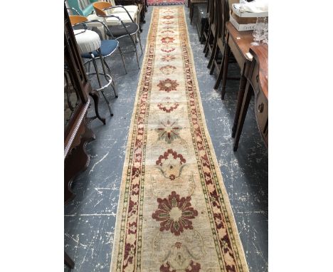 A ORIENTAL RUNNER OF ZIEGLER DESIGN 624 x 74 cms