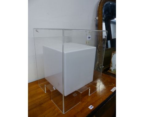AN INTERESTING DESIGNER CUBE LAMP. W 40 D 40 H 50 cms