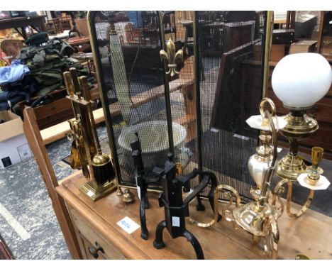A GROUP OF BRASS FIREPLACE ACCESSORIES, LIGHTING FIXTURES ETC