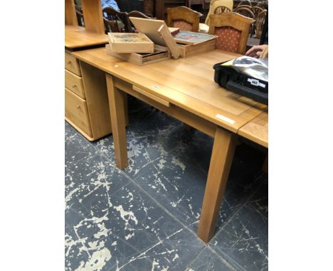 A CONTEMPORARY LIGHT OAK EXTENDING DINING TABLE. H 77 W 155 D 90cms