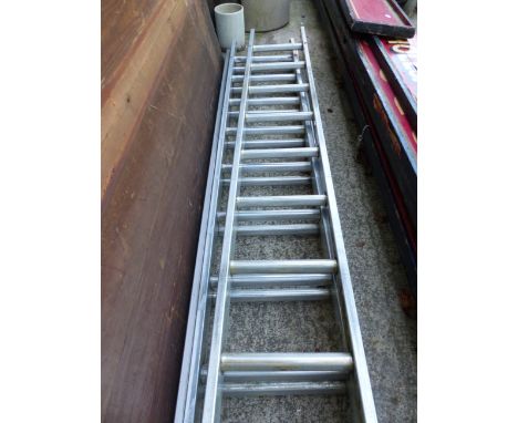 A TRIPLE EXTENSION LADDER