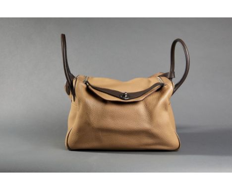 soft leather, atypical bag, with two side handles, liberates the silhouette and celebrates the dance to which it owes its nam