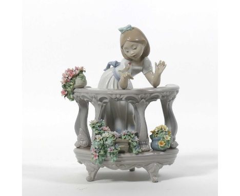 A Lladro porcelain figure 'Morning Song', No.6658, with boxVery dusty but no apparent damage, cracks or restoration.