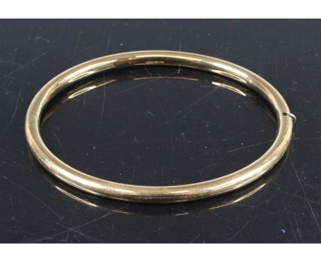A modern 9ct hollow gold hinge bangle, dia. 6.5cm, 6.5g