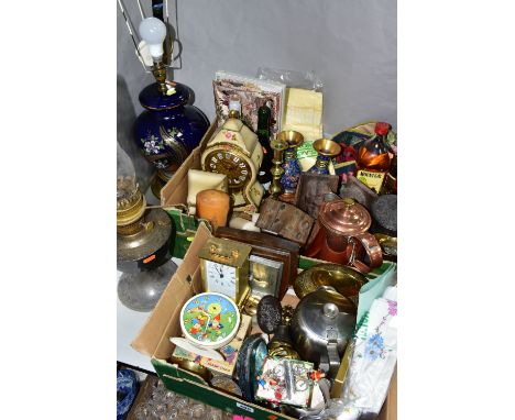 TWO BOXES AND LOOSE LAMPS, METAL WARES AND MISCELLANEOUS ITEMS, to include an Aladdin No.23 oil lamp (appears largely complet