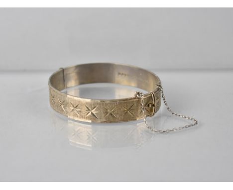A Vintage Silver Hinged Bangle with Incised Decoration, 28.7gms, London Hallmark 