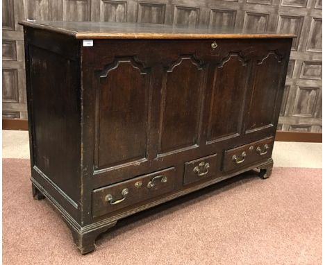 EARLY 18TH CENTURY OAK MULE CHESTthe hinged cover with four raised and fielded panels below, with three frieze drawers, on br