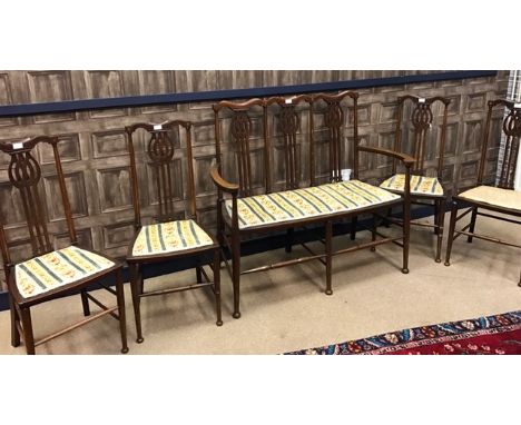 EDWARDIAN MAHOGANY FIVE PIECE PARLOUR SUITE comprising three chair back sofa, with pierced splats, upholstered seat, on turne