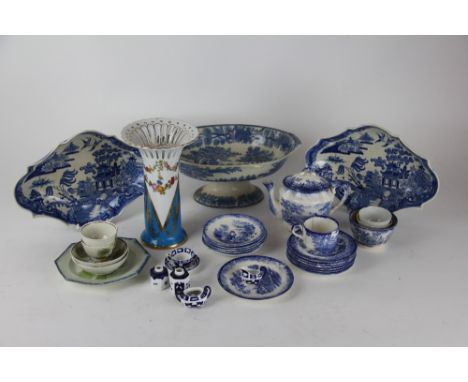 Assorted ceramics to include; an early 19th century Davenport pedestal comport printed in blue with a country house view, 12c