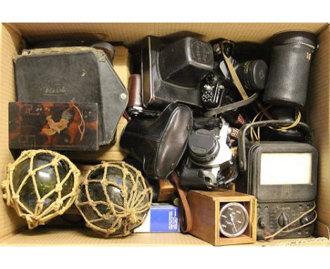 A collection of camera equipment, to include a Zenith ET, a Pentax MG, a Walz 35-5, an Elicar 35mm lens No733939, a Smiths T2