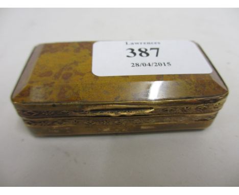 Gilt metal and agate snuff box with hinged cover