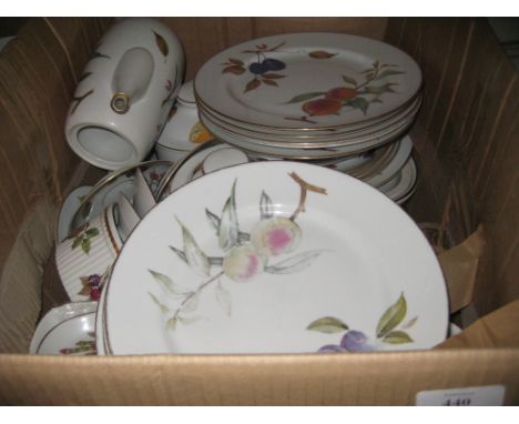 Quantity of Royal Worcester Evesham pattern oven to tableware