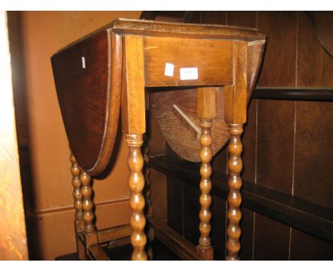 Small early 20th Century oak oval gate leg table on bobbin turned supports