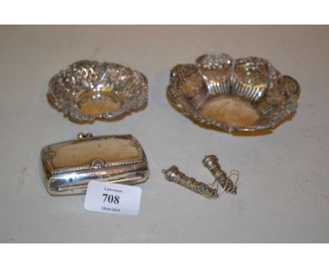 Birmingham silver cased purse with embossed decoration together with two small embossed and pierced silver trinket dishes (on