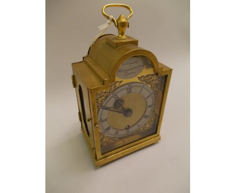 Early 20th Century gilt brass mantel clock having brass dial with silvered chapter ring and Roman numerals, inscribed Goldsmi