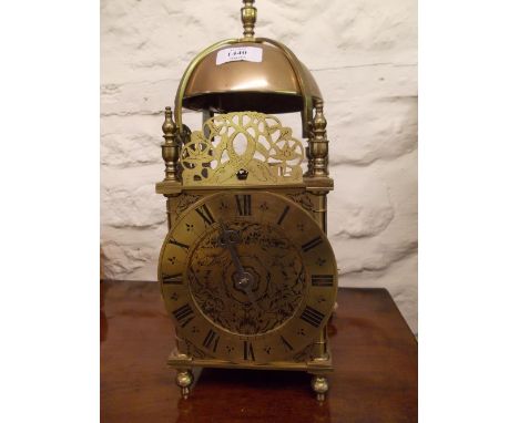 Good quality 20th Century brass lantern clock, the brass dial with Roman numerals with a weight driven movement striking on a