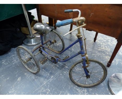 VINTAGE CHILDS TRICYCLE.