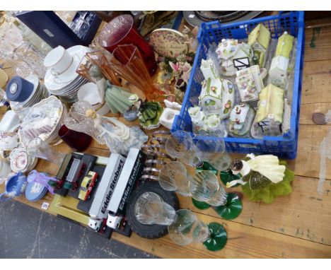 A COLLECTION OF CHINA AND GLASSWARES TO INCLUDE COALPORT PASTILLE BURNERS, A DOULTON FIGURINE, A DECANTER AND SIX GLASSES, CO