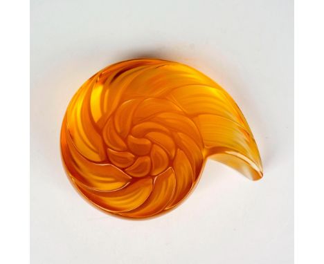 Mollusk shell with detailed swirl-like appearance. Satin finish in depressions. Vintage item. Etched Lalique France. Dimensio