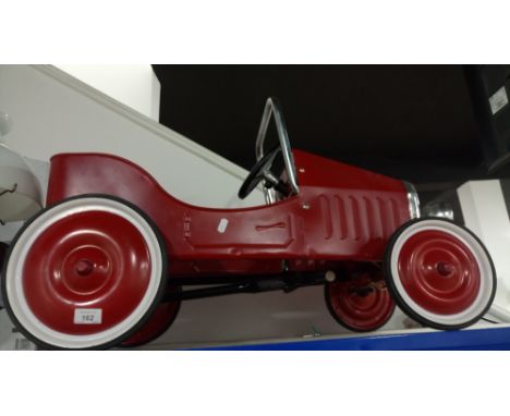CHILDREN'S VINTAGE PEDDLE CAR