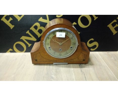 VINTAGE CLOCK WITH KEY  PENDULUM