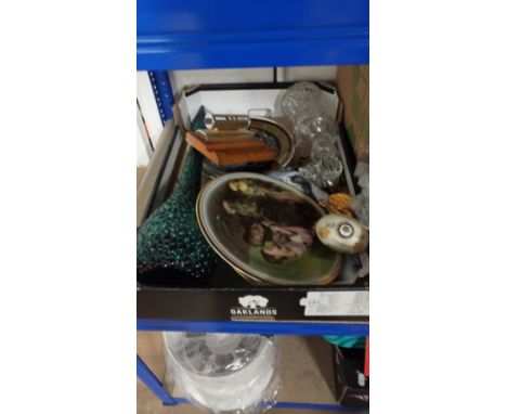 1 BOX CONTAINING THE BEGGA BOYS PLATE WEAR , CRYSTAL GLASS DECANTER & OTHERS