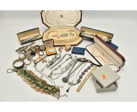 A BOX OF ASSORTED JEWELLERY AND OTHER ITEMS, to include a silver hinged bangle with foliage detail, a circular silver floral 