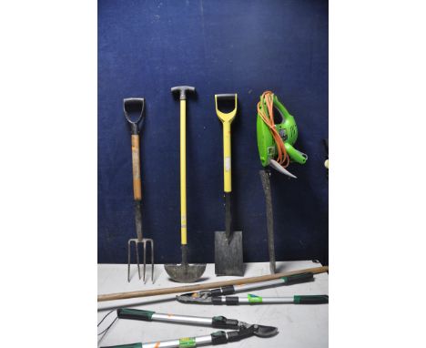 A COLLECTION OF GARDEN TOOLS to include an Xceed GHT510E hedge trimmer (UNTESTED) along with a spade, half-moon, fork, rake a