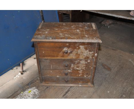 A SMALL EARLY 20th CENTURY OAK COLLECTORS CHEST with four graduated drawers, partitions to lower drawers but no back boarding