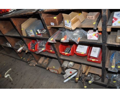 A QUANTITY OF HANDTOOLS AND ACCESSORIES including upholsters hammers, lead dressing tools, pipe tap holders, bench hold downs